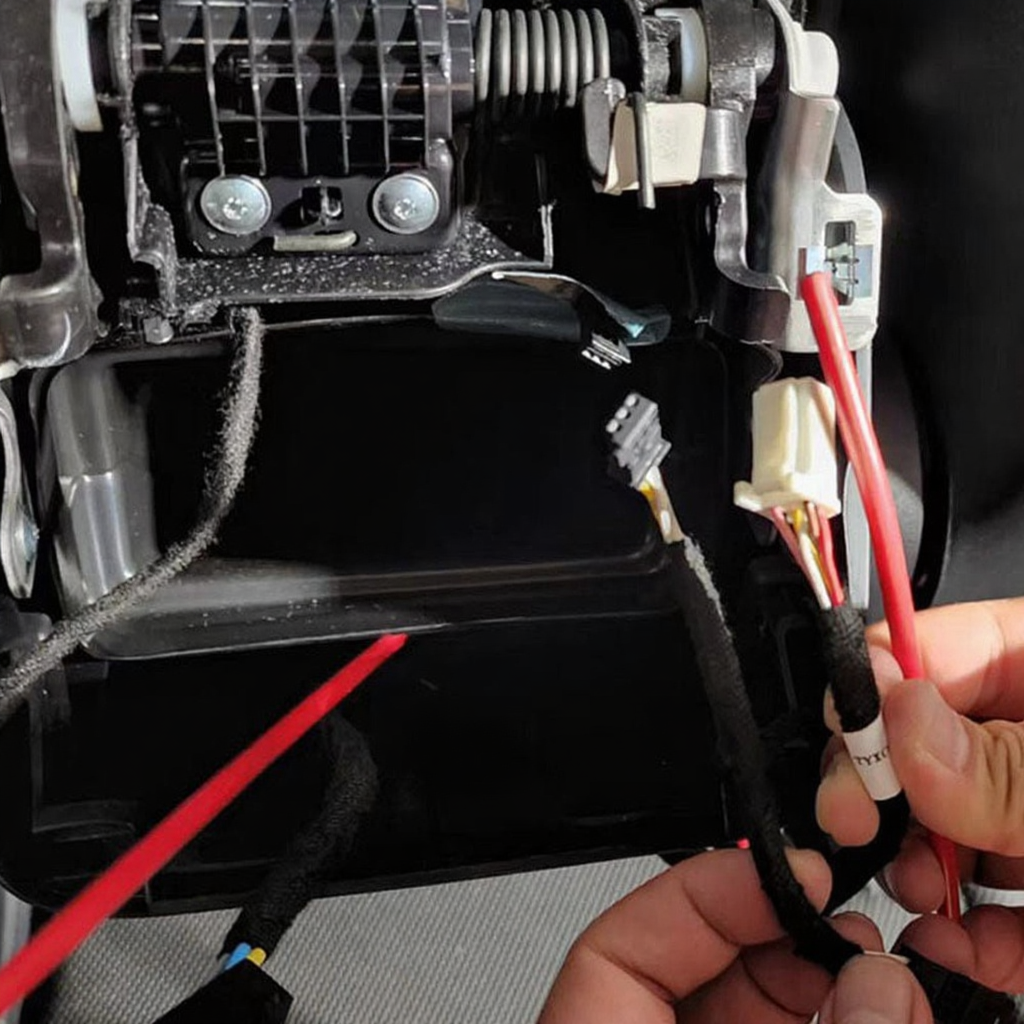 Automatic Swivel Screen Holder for Tesla Model 3/Y