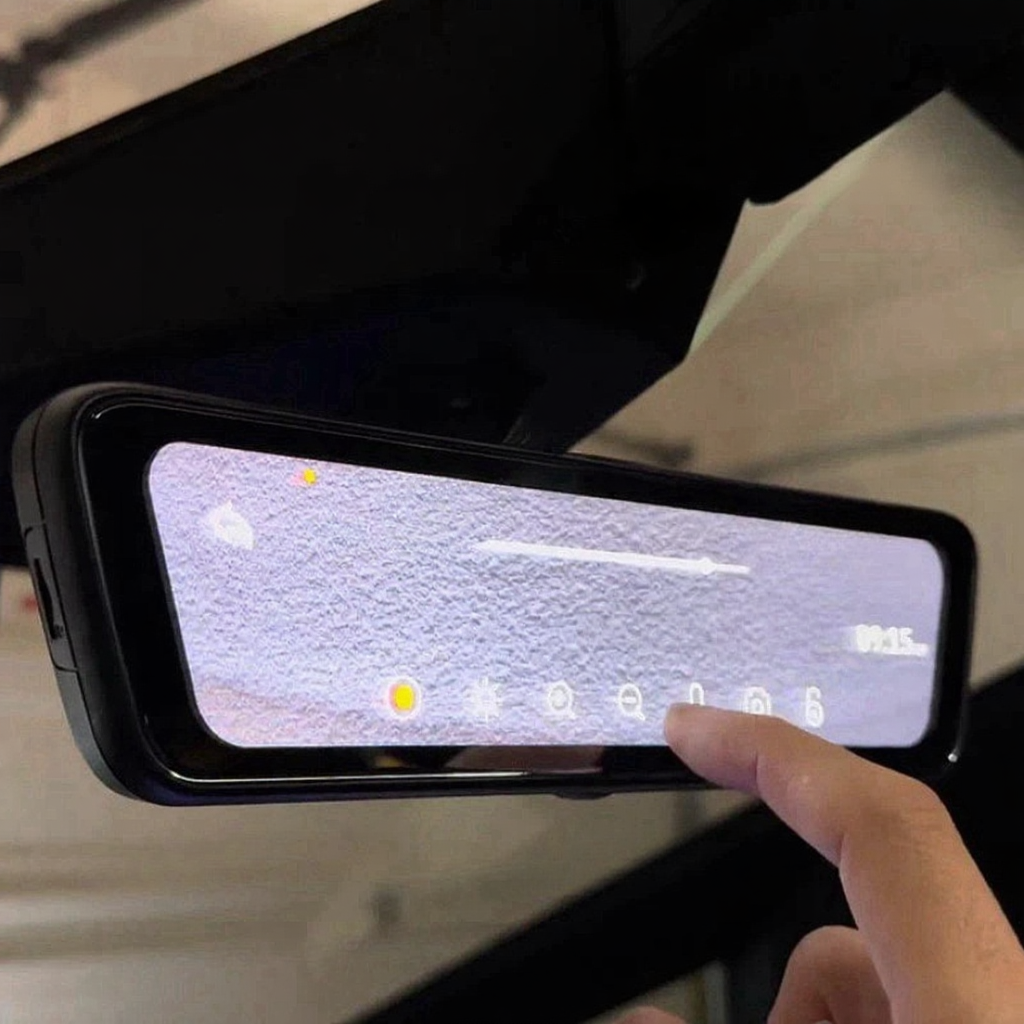 2025+ Tesla Model Y Juniper 8.2” Live Streaming Rear View Mirror