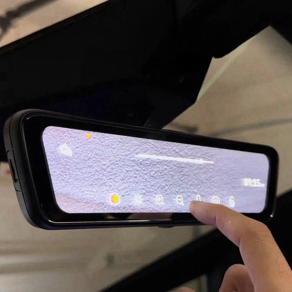 2025+ Tesla Model Y Juniper 8.2” Live Streaming Rear View Mirror