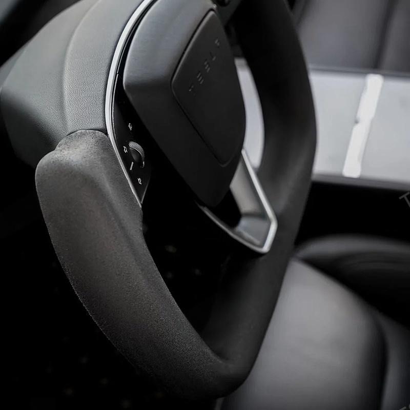 Tesla Model 3 Highland/Y Juniper Yoke Steering Wheel